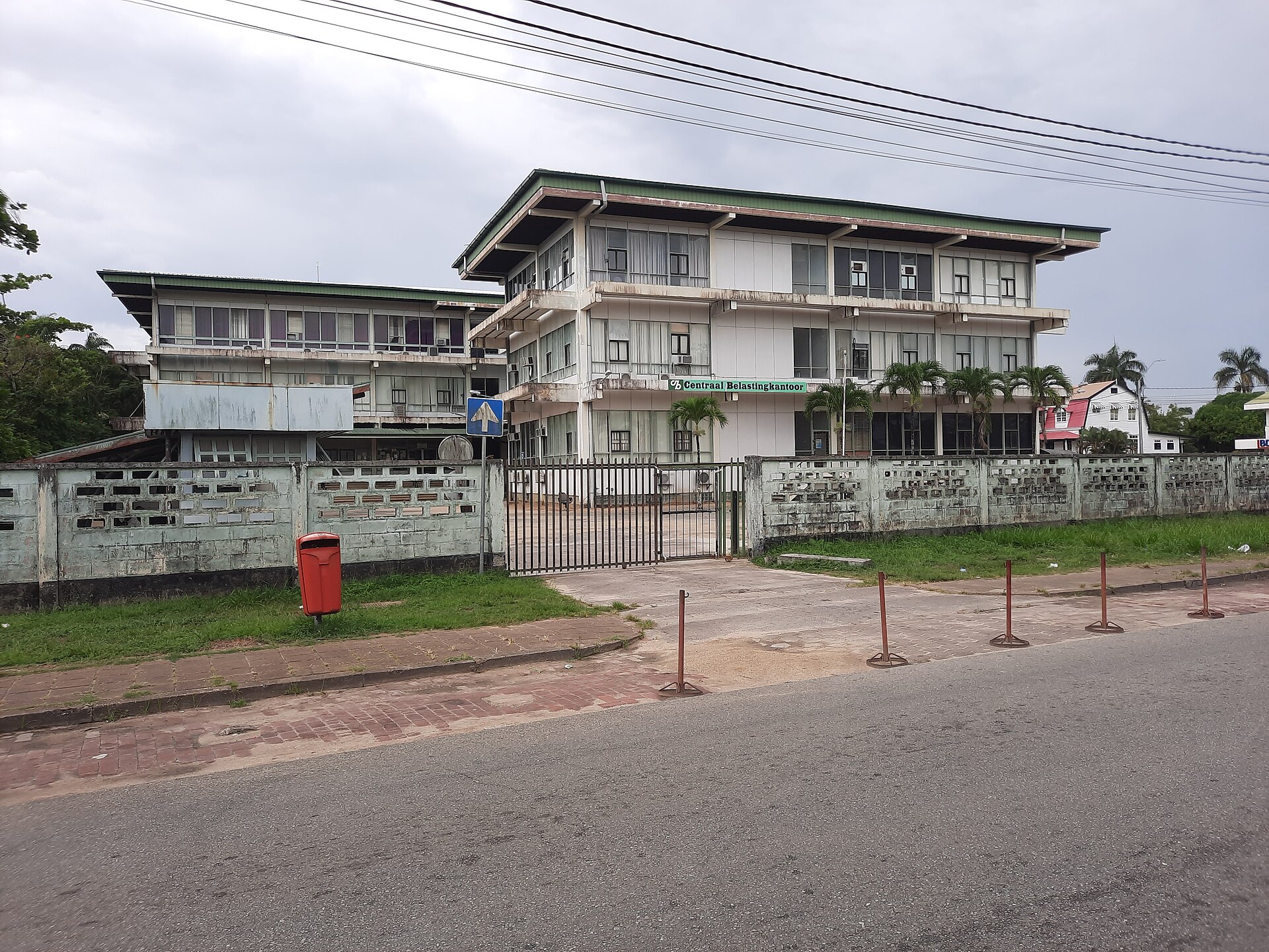 Suriname Plans Spending Curbs for US$288M Gap